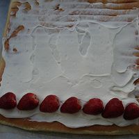 草莓奶油蛋糕卷#豆果5周年#的做法图解19