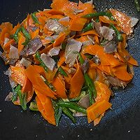 腊肉炒胡萝卜的做法图解5