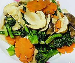 #打工人的健康餐#西兰苔胡萝卜炒松茸的做法