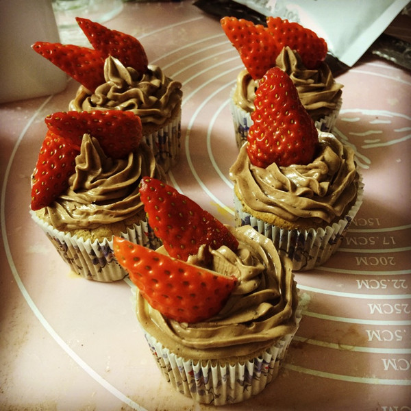巧克力草莓cupcake
