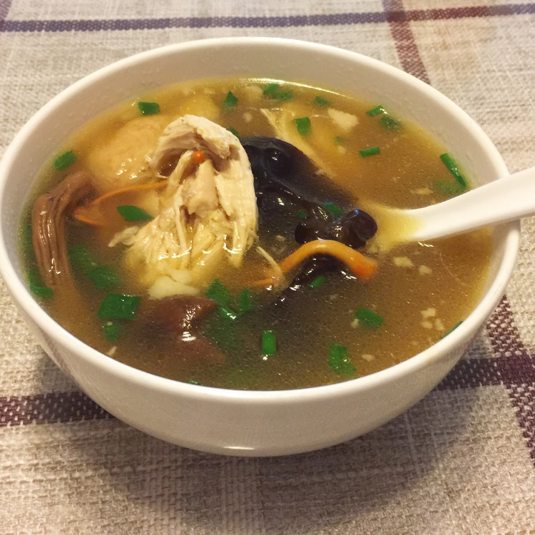菌菇煲鸡汤的做法
