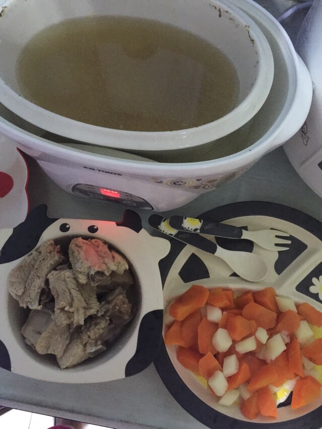 #桃子辅食记#胡萝卜山药排骨汤的做法图解6