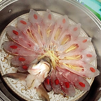 清蒸武昌鱼之孔雀开屏的做法图解3