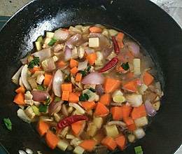 非豆角焖面 胡萝卜五花肉土豆洋葱风味焖面的做法