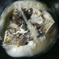 沙锅鱼头豆腐汤的做法图解3