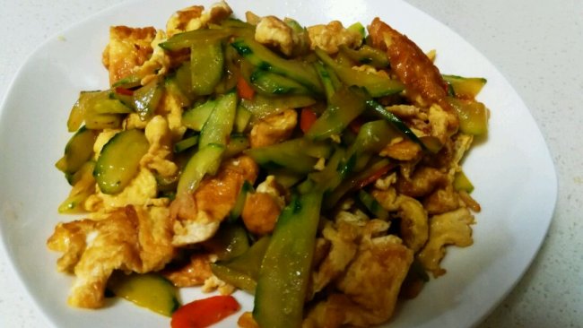 家常-黄瓜炒鸡蛋（一家三口）的做法