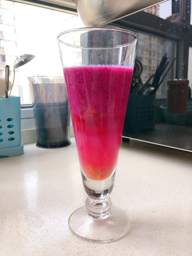 颜值控—火龙果百香果汁的做法