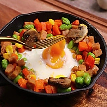蔬菜火腿太阳蛋 | 一吃就上瘾的懒人早餐