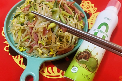 豆芽黄瓜炒蒜肠