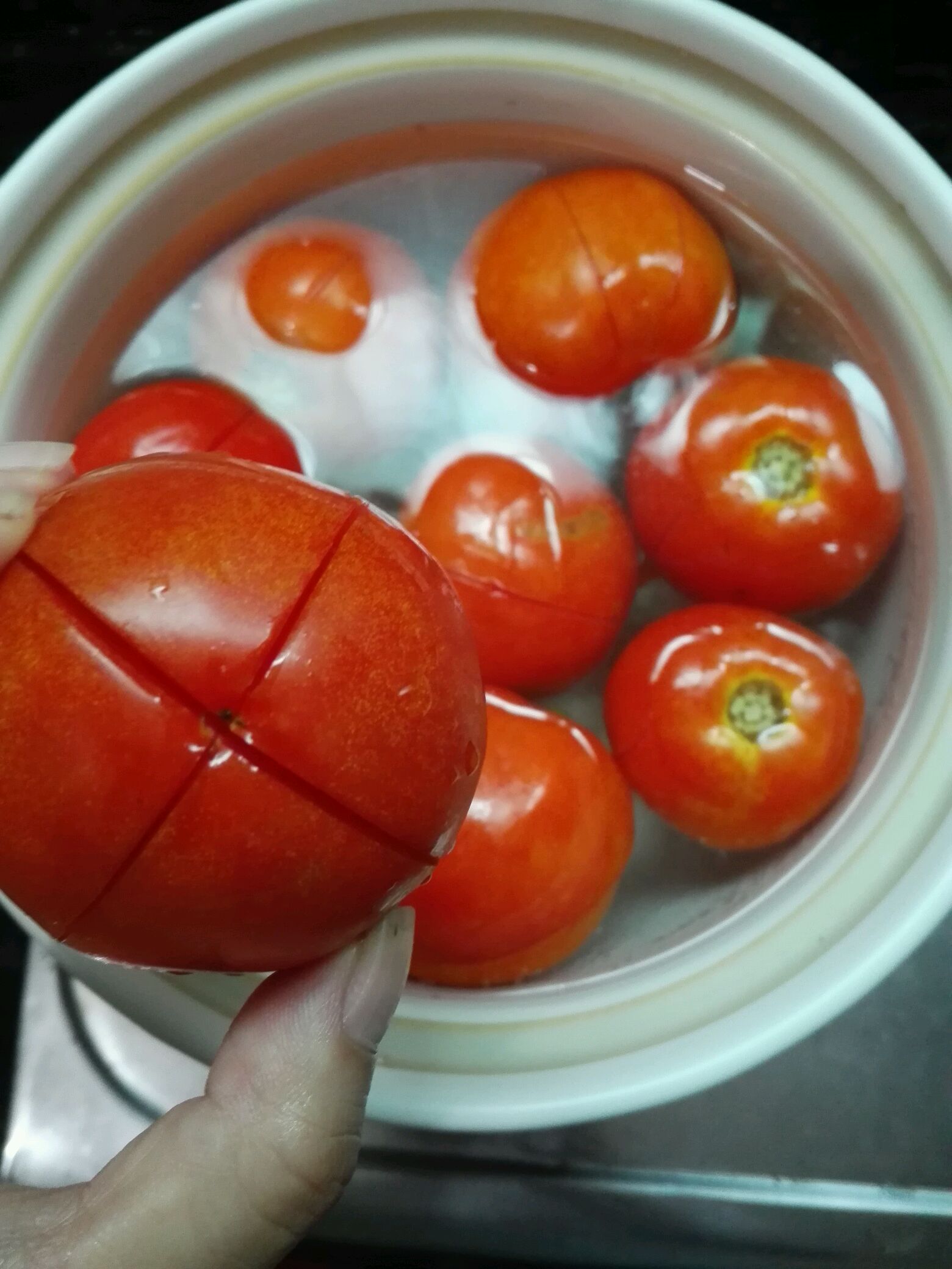 与调味料的西红柿酱番茄酱在一个玻璃碗 库存照片. 图片 包括有 绿色, 胡椒, 自创, 烹调, 快餐, 磨碎 - 86903178