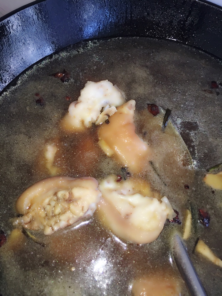 黄豆炖猪脚的做法图解4