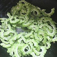 五花肉炒苦瓜的做法图解5
