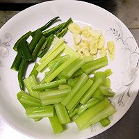 芹菜牛肉丝的做法图解4