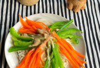 #夏至日，大口吃面#沙拉芝麻面的做法