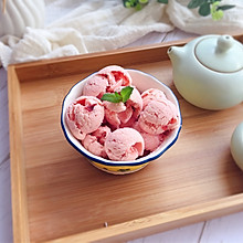 草莓冰淇淋
