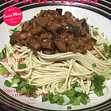 香菇肉酱面