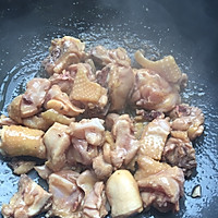 香菇炒鸡肉的做法图解3