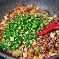 下饭下酒宵夜都是它-仔姜青椒鸡的做法图解10