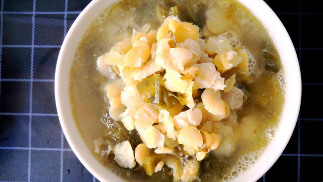 #餐桌上的春日限定#咸鲜香胡豆瓣酸菜汤的做法