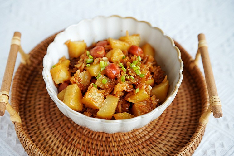 腊肠土豆焖饭的做法