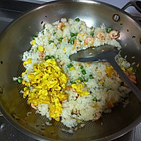 北极虾仁蛋炒饭的做法图解11