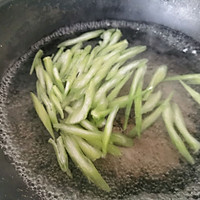凉拌青菜腐竹的做法图解3