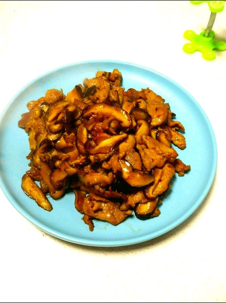 煎肉烩香菇的做法