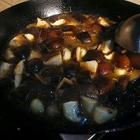 香菇炖鸡翅的做法图解8