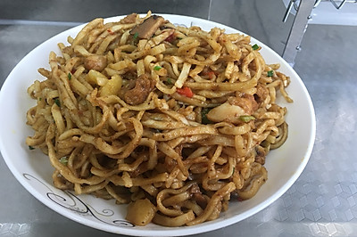 土豆炖鸡焖面