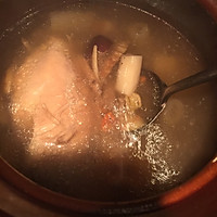 竹荪鸡肉老火汤的做法图解2