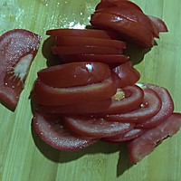 番茄鱼丸金针菇汤的做法图解2