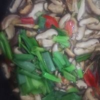 蘑菇炒肉片的做法图解5