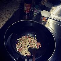 蔬菜培根乌冬炒的做法图解5