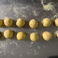 #年味十足的中式面点#玉米面奶酪火腿甜甜圈的做法图解8