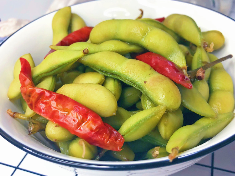 夏日经典宵夜小吃--盐水毛豆的做法