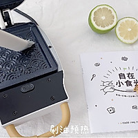 #十分钟开学元气早餐#牛油果蟹柳滑蛋三明治，颜值和口感双赢的做法图解7