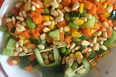 蔬果杂烩黄瓜桶