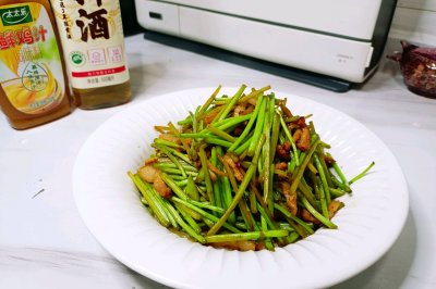 鲜肉炒藜蒿