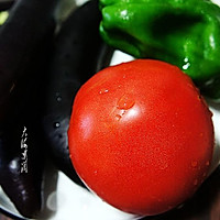 #硬核菜谱制作人#青椒西红柿炖茄子的做法图解1