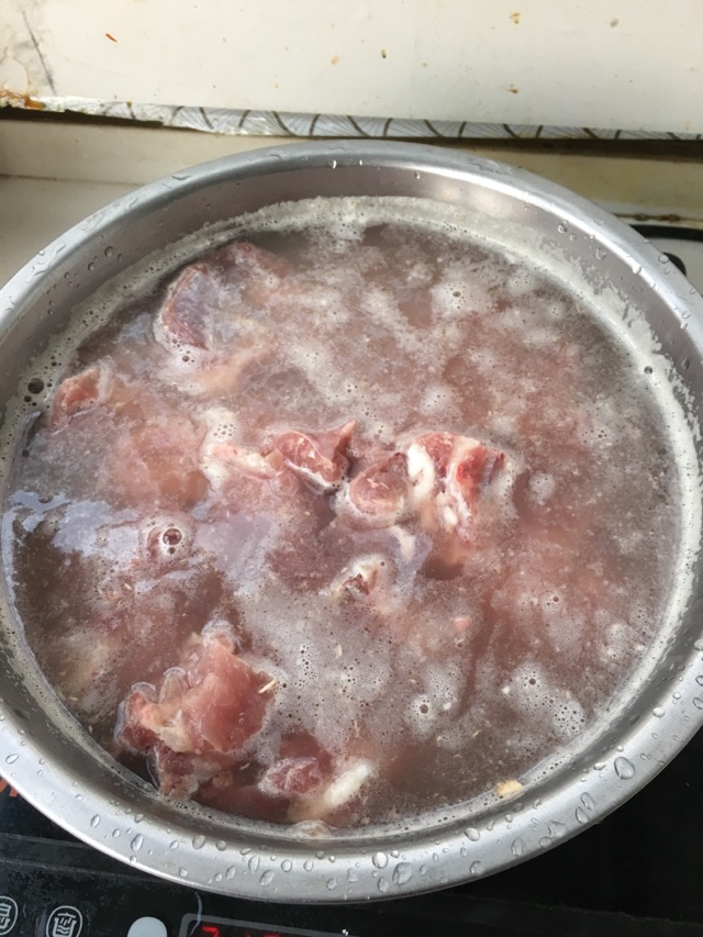 柠檬香排骨的做法图解1