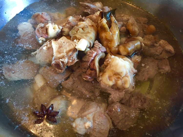 红萝卜炖羊肉的做法图解1