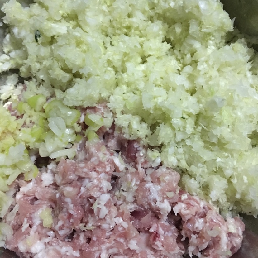 翡翠白菜大饺子的做法图解2