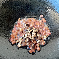 饭菜一锅出，打工人的省事餐～腊肠土豆焖饭的做法图解5