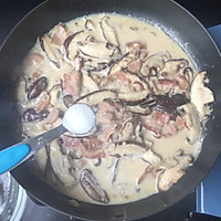 蘑菇培根奶油意面的做法图解6