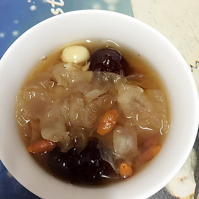 银耳莲子百合红枣羹