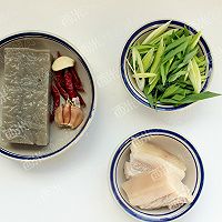 回锅焖子#洁柔食刻，纸为爱下厨#的做法图解1