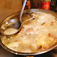 冬日暖锅-像牛奶一样白的大白菜羊杂汤的做法图解3