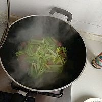 #李锦记旧庄蚝油鲜蚝鲜煮#芹菜炒香肠的做法图解4