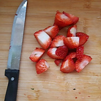 草莓奶昔的做法图解3