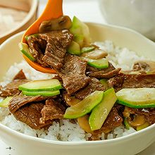 口蘑西葫芦炒牛肉【宝宝辅食】